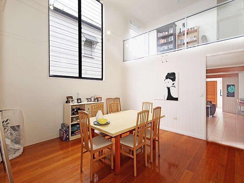 10 Roseleigh St, Wooloowin QLD 4030