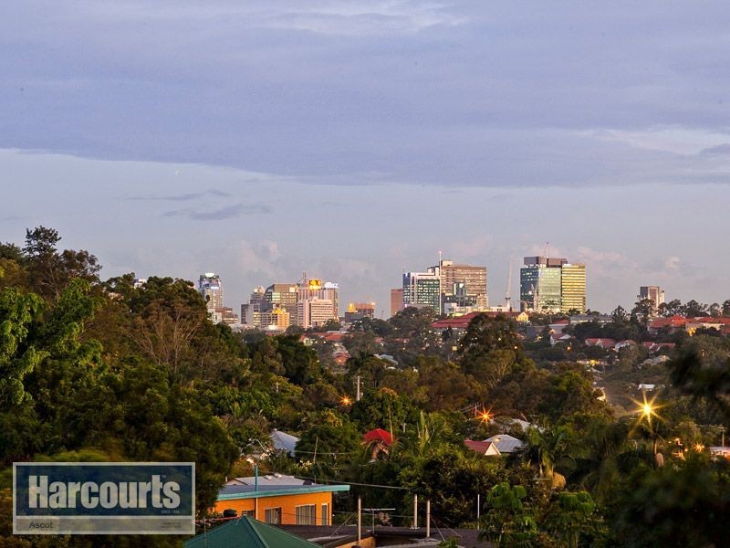 61 Gracemere Street, Newmarket QLD 4051