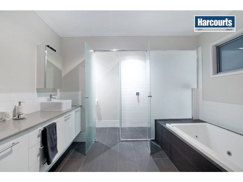 24 Ure Street, Hendra QLD 4011