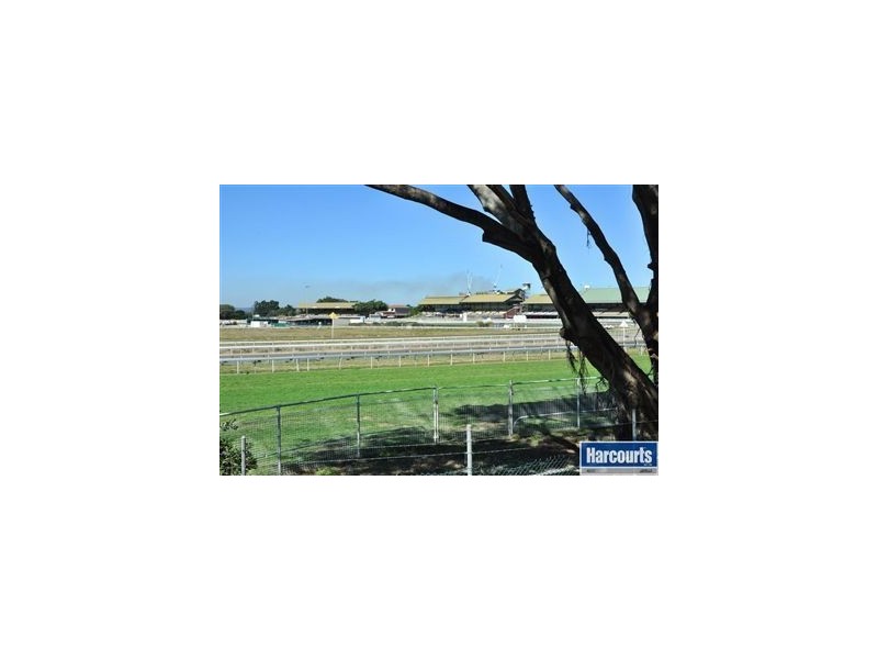 60 Gordon Street, Hendra QLD 4011