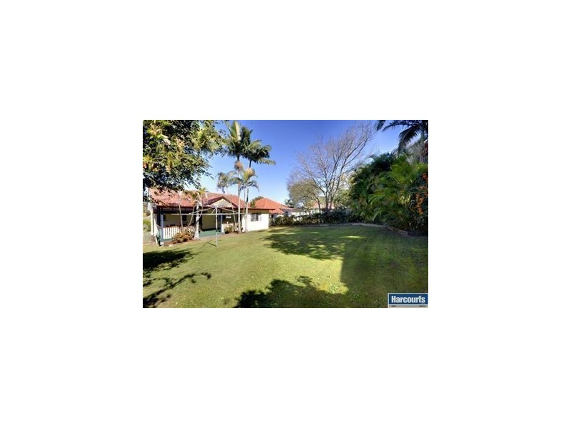 32 Watcombe Street, Wavell Heights QLD 4012