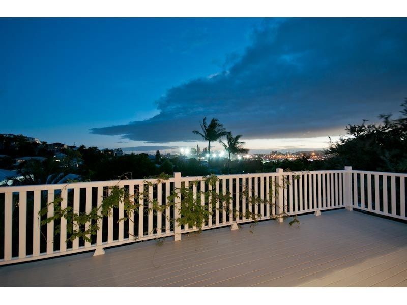 135 Crosby Road, Hamilton QLD 4007