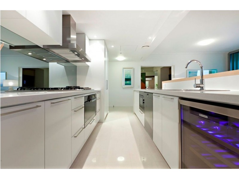 12106/8 Harbour Rd, Hamilton QLD 4007