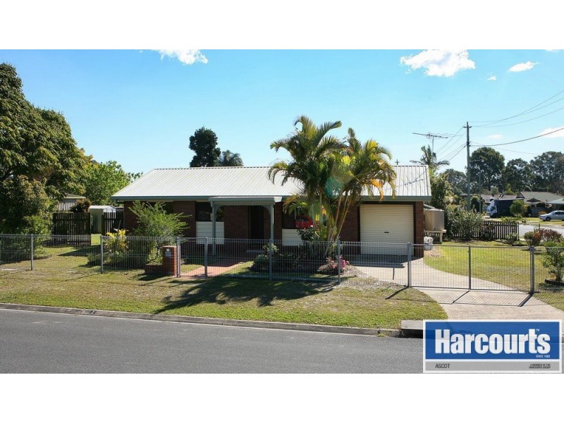 2 Moatah Drive, Beachmere QLD 4510