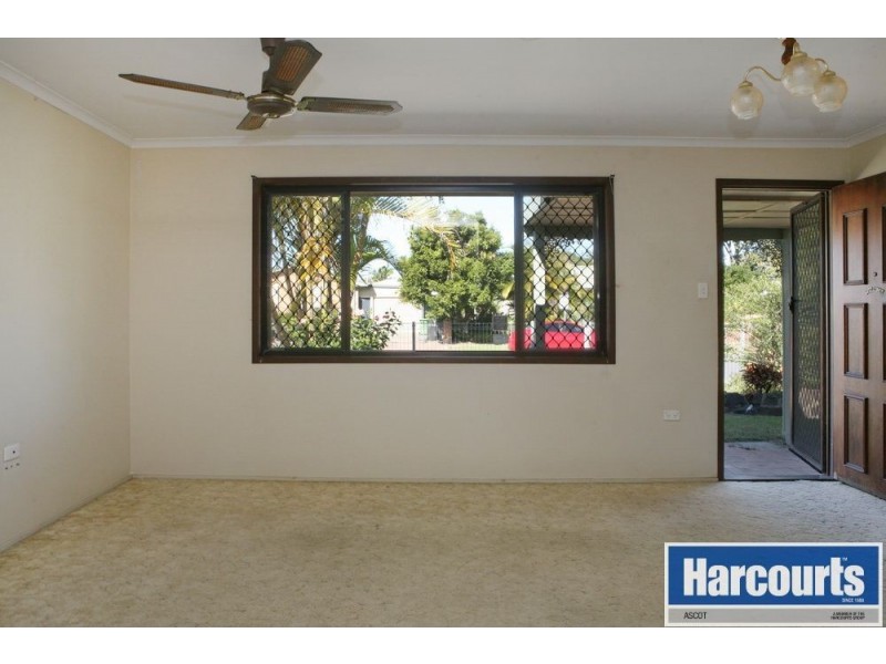 2 Moatah Drive, Beachmere QLD 4510