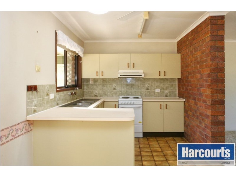 2 Moatah Drive, Beachmere QLD 4510