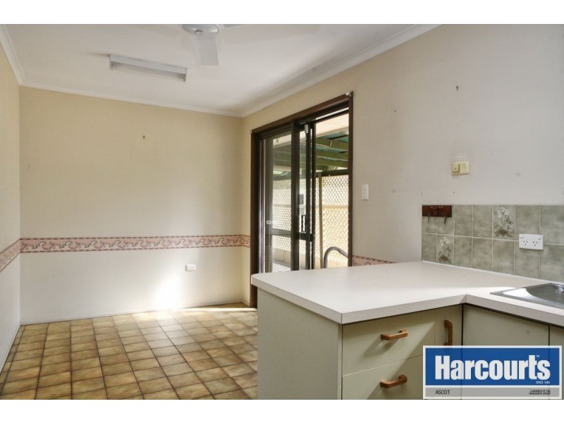 2 Moatah Drive, Beachmere QLD 4510