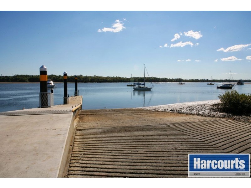 2 Moatah Drive, Beachmere QLD 4510