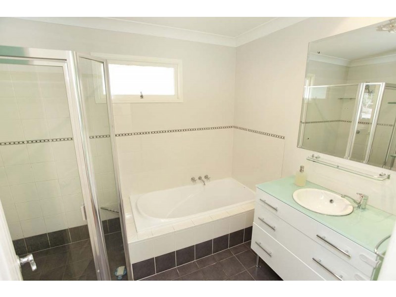 27 Bathurst Street, Red Hill QLD 4059