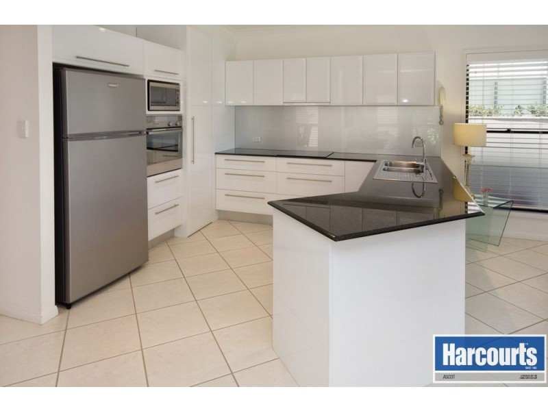 18 Bowman Street, Hendra QLD 4011