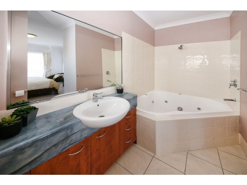 2/102 Racecourse Road, Ascot QLD 4007