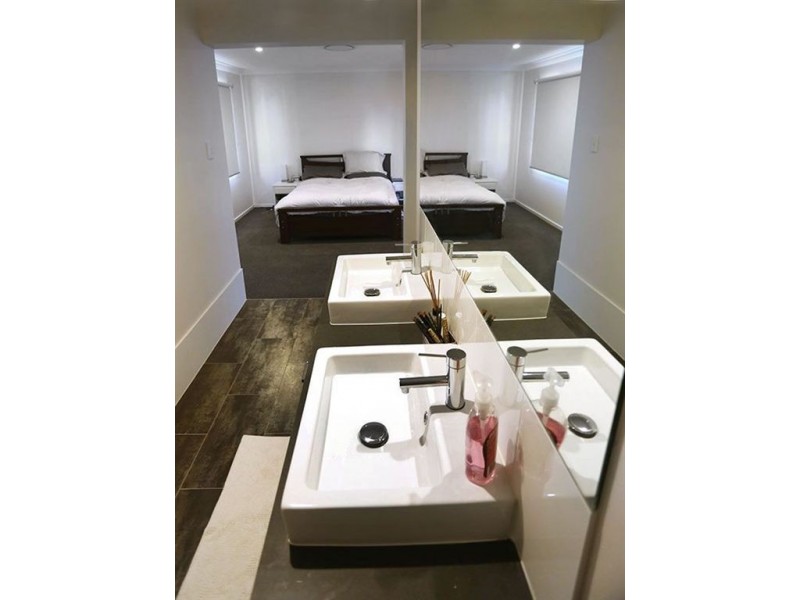 8 Grant Street, Hendra QLD 4011