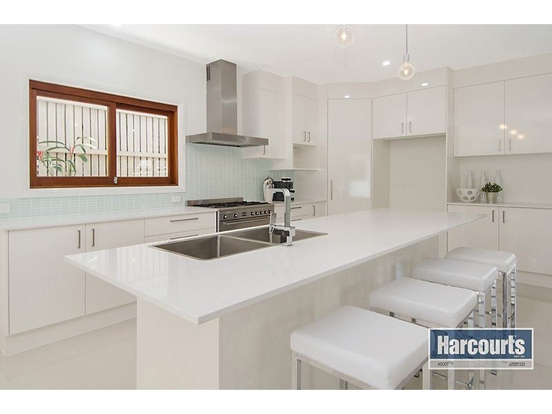 2 Brook Street, Hendra QLD 4011