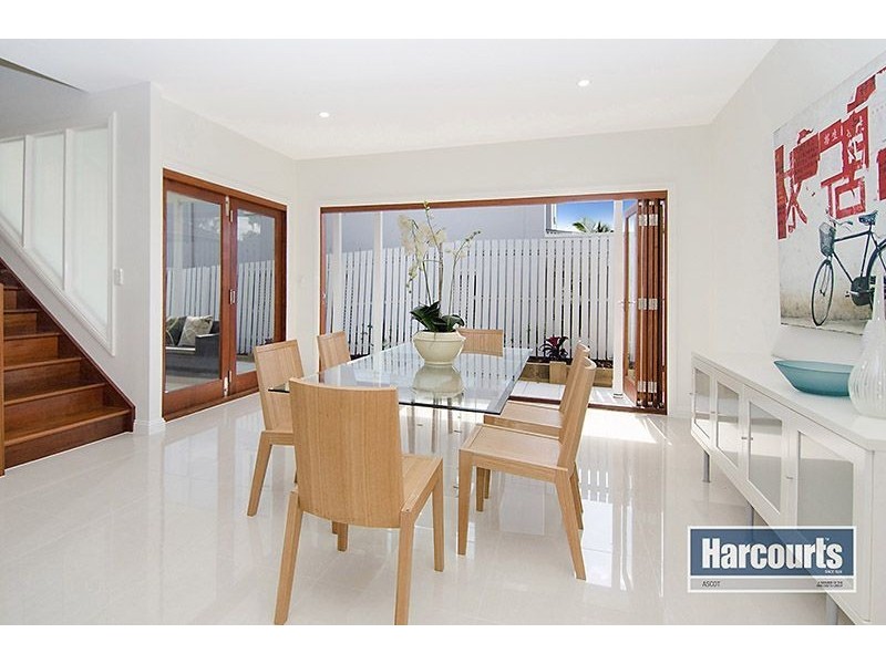 2 Brook Street, Hendra QLD 4011