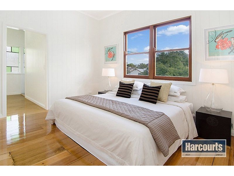 2 Brook Street, Hendra QLD 4011