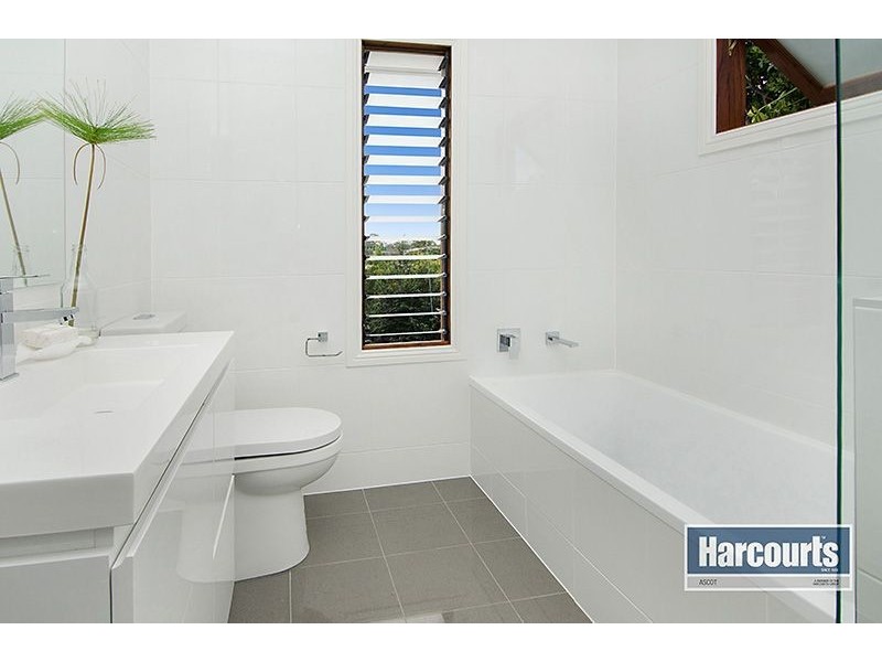 2 Brook Street, Hendra QLD 4011