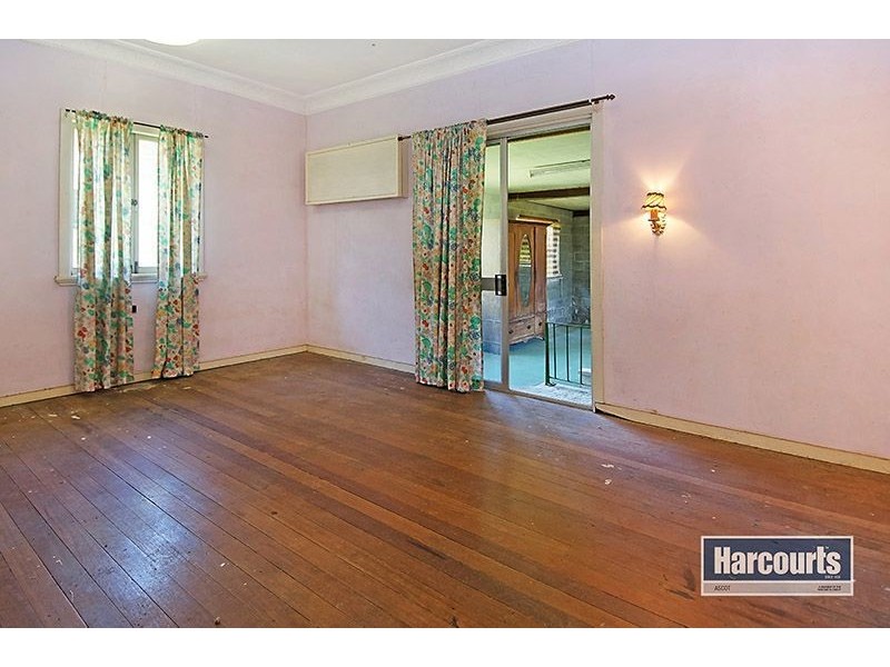 208 Hamilton Road, Wavell Heights QLD 4012