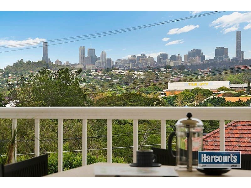 11 Wilgarning Street, Stafford Heights QLD 4053