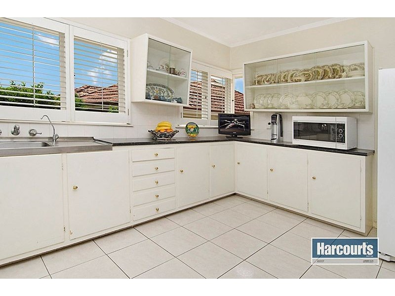 11 Wilgarning Street, Stafford Heights QLD 4053