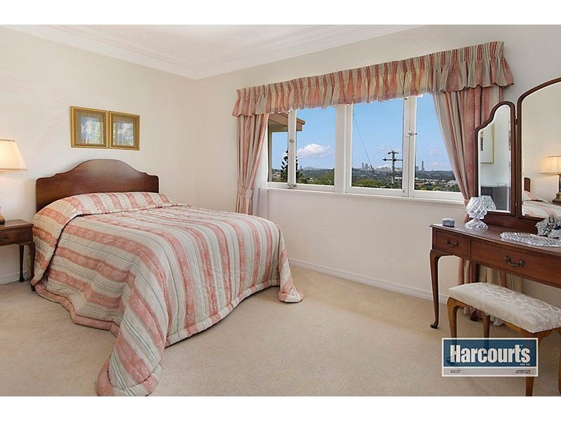 11 Wilgarning Street, Stafford Heights QLD 4053