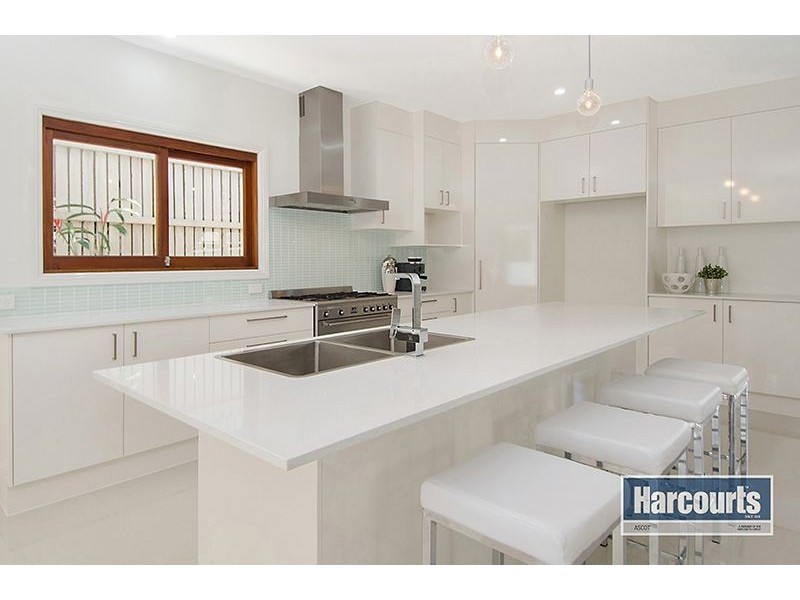 2 Brook Street, Hendra QLD 4011