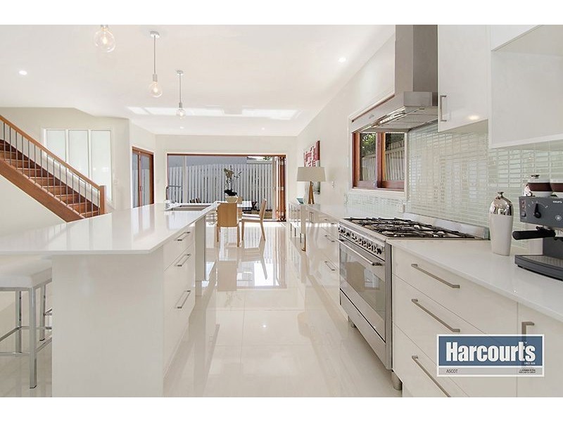 2 Brook Street, Hendra QLD 4011