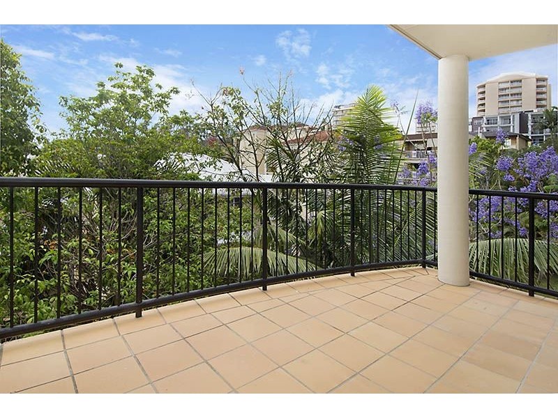 2/11 Tufnell Street, Nundah QLD 4012
