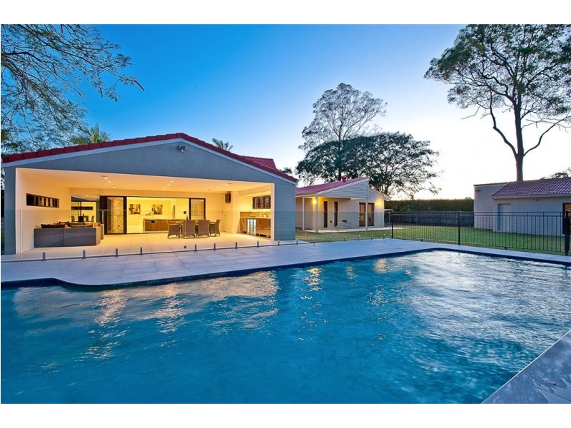 8 Cowie Road, Carseldine QLD 4034