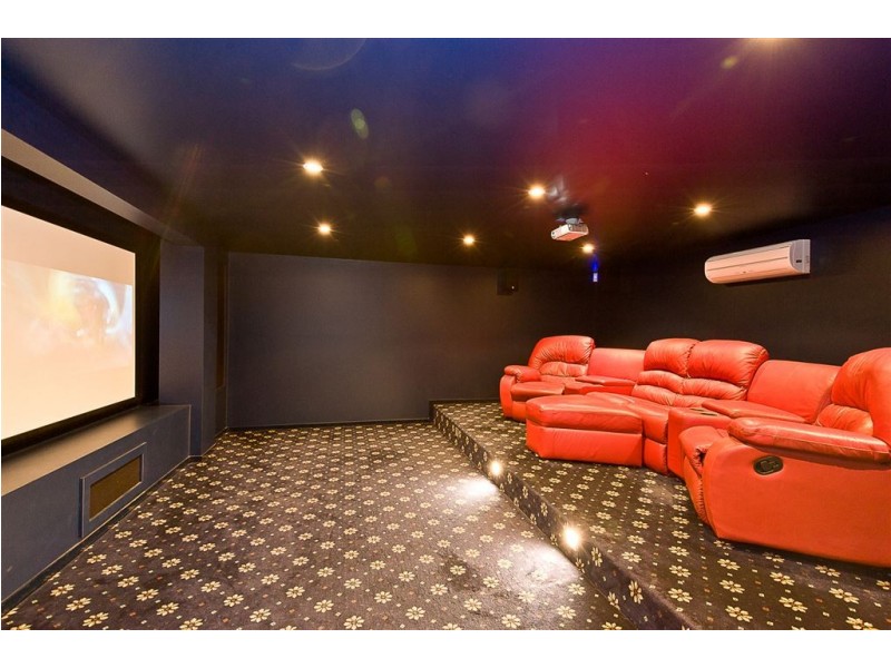 8 Cowie Road, Carseldine QLD 4034