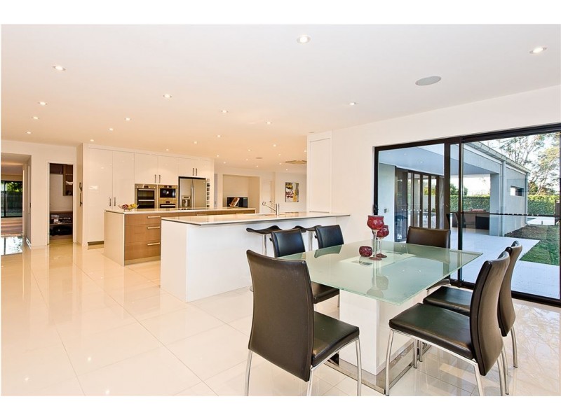 8 Cowie Road, Carseldine QLD 4034