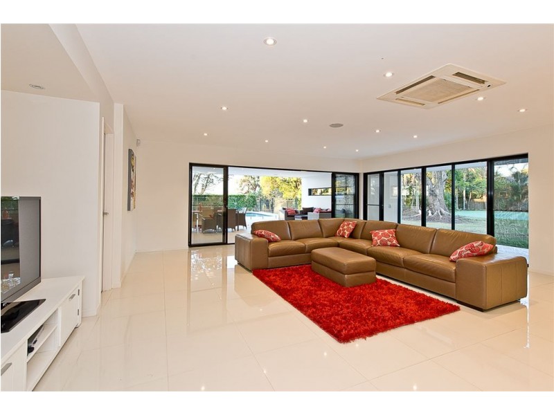 8 Cowie Road, Carseldine QLD 4034