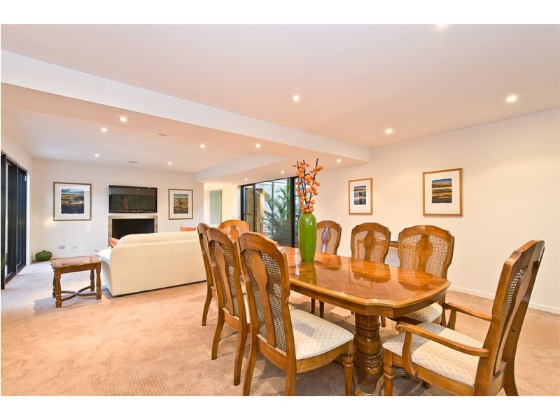 8 Cowie Road, Carseldine QLD 4034