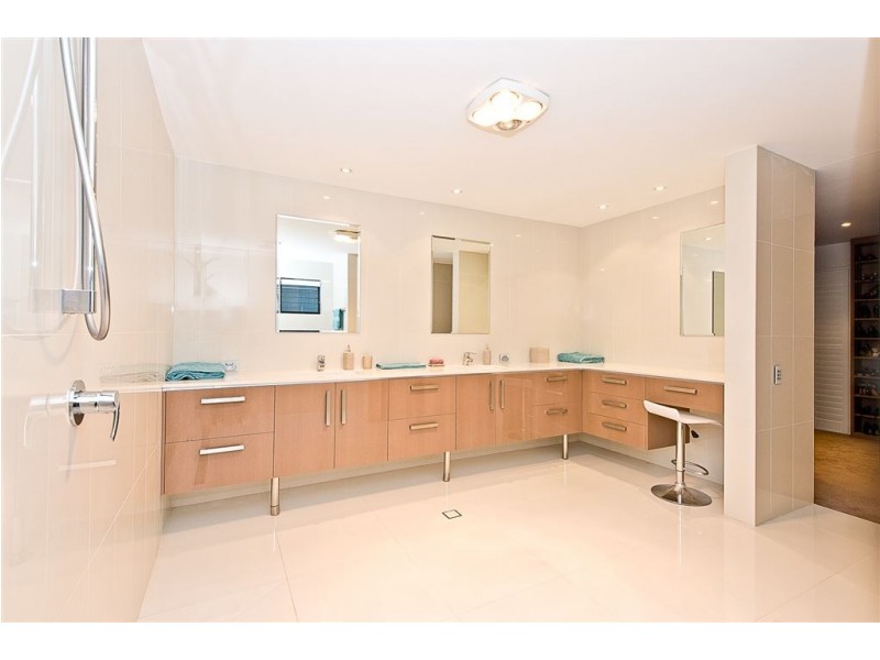 8 Cowie Road, Carseldine QLD 4034