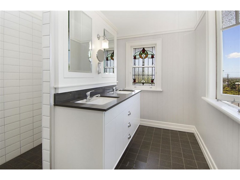 4 Kinmond Avenue, Wavell Heights QLD 4012