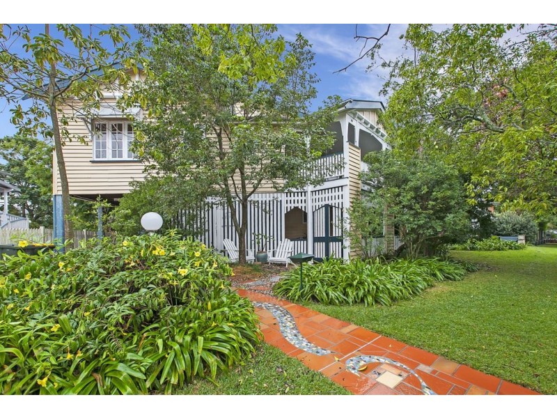 7 Frances Ave, Wooloowin QLD 4030