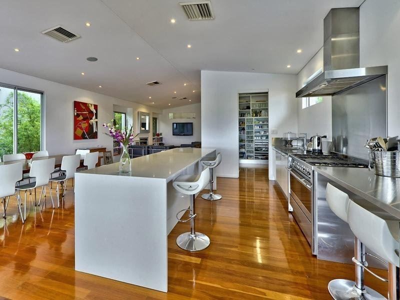 16 Mikado Street, Hamilton QLD 4007