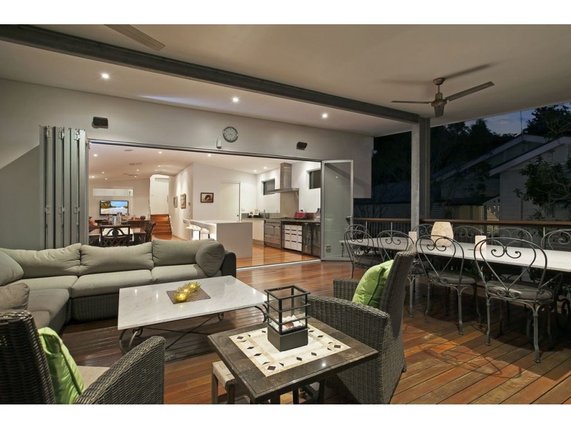 16 Mikado Street, Hamilton QLD 4007