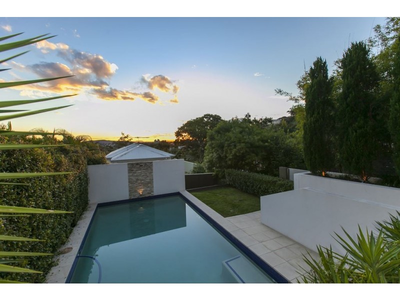 16 Mikado Street, Hamilton QLD 4007