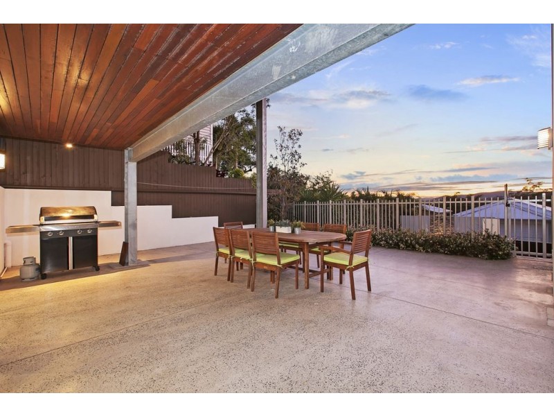 16 Mikado Street, Hamilton QLD 4007