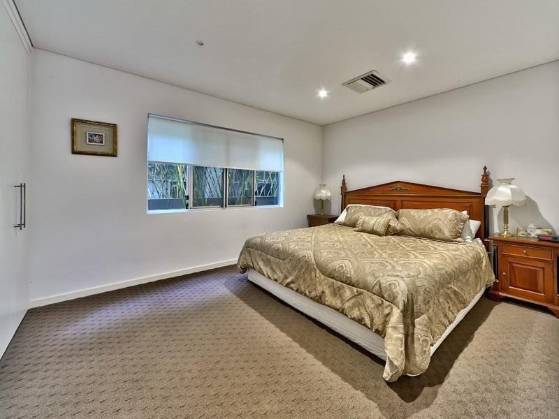 16 Mikado Street, Hamilton QLD 4007