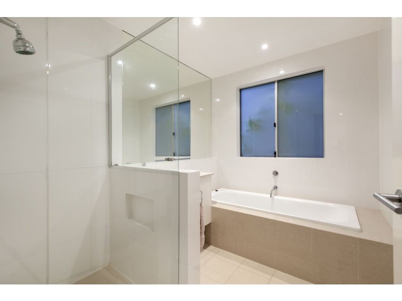 16 Mikado Street, Hamilton QLD 4007