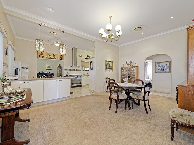 20 Windsor Street, Hamilton QLD 4007