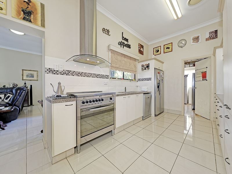 20 Windsor Street, Hamilton QLD 4007