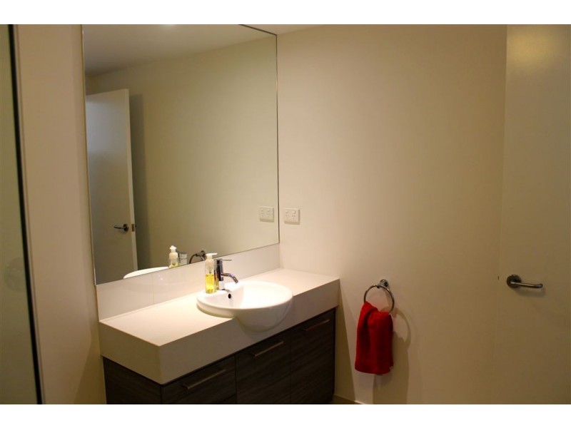 21001/8 Harbour Road, Hamilton QLD 4007