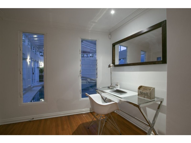 26 Mikado Street, Hamilton QLD 4007