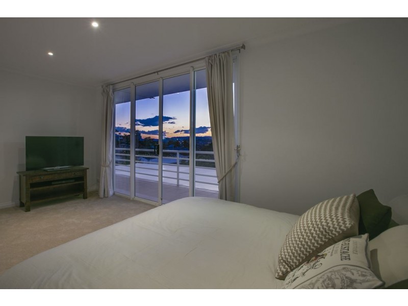 26 Mikado Street, Hamilton QLD 4007