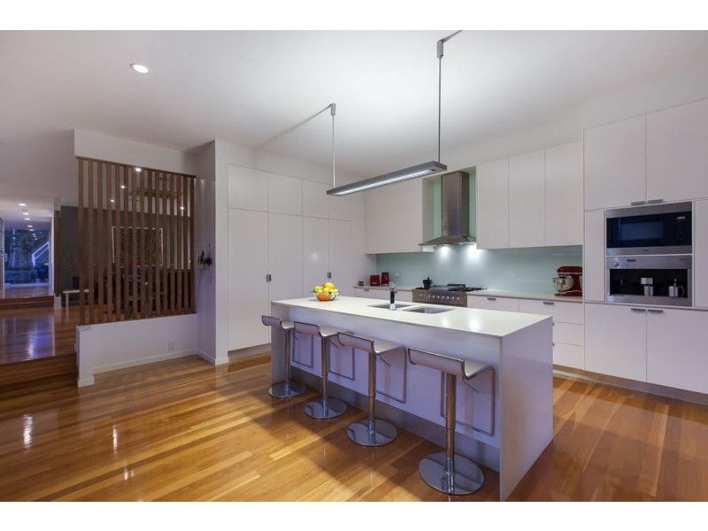 18 Mikado Street, Hamilton QLD 4007