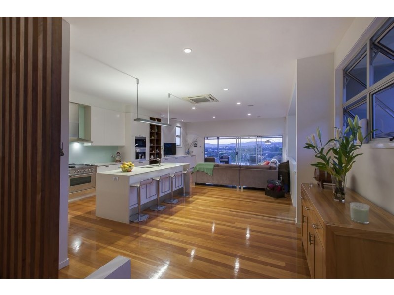 18 Mikado Street, Hamilton QLD 4007