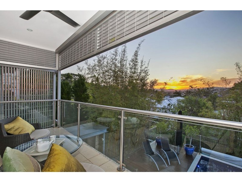 18 Mikado Street, Hamilton QLD 4007