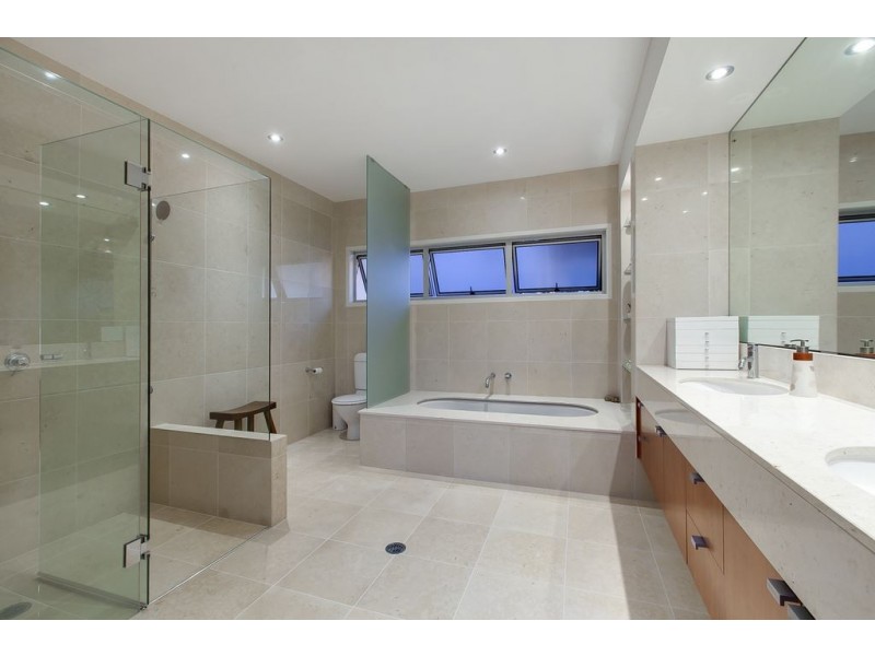 18 Mikado Street, Hamilton QLD 4007